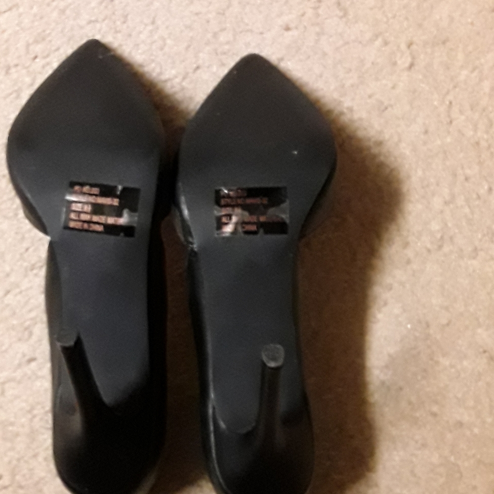 Shoes - Picture 4 of 4